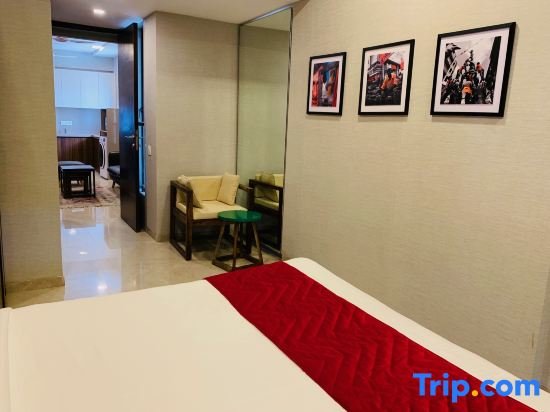 Cama en dormitorio compartido 6 habitaciones dúplex Theory9 Premium Serviced Apartments Khar