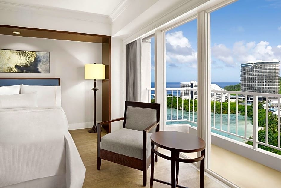 Двухместный номер Standard с балконом и с видом на океан The Westin Resort Guam