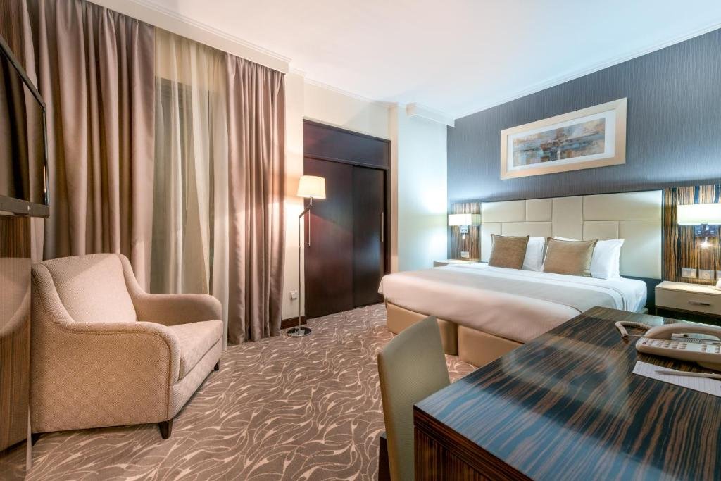 Двухместный люкс c 1 комнатой с видом на город Hawthorn Extended Stay by Wyndham Abu Dhabi City Center