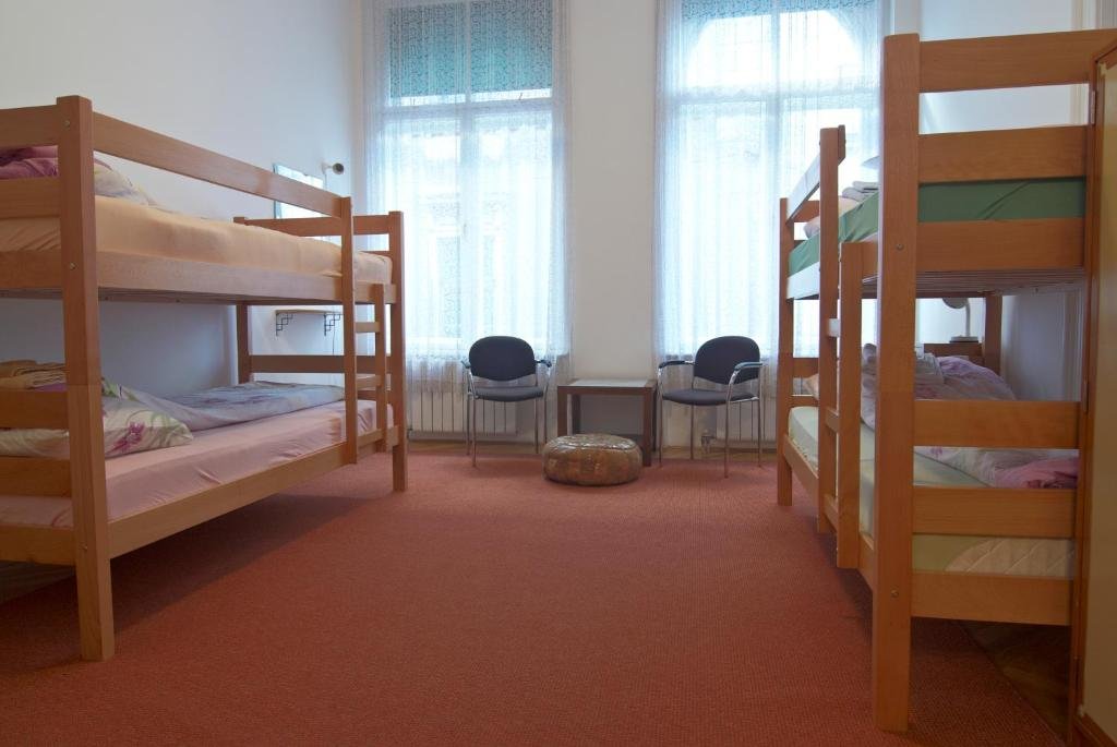 Кровать в общем номере Hostel Residence