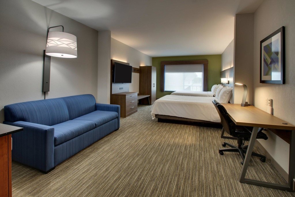 Двухместный люкс Holiday Inn Express Hotel & Suites Waukegan/Gurnee, an IHG Hotel