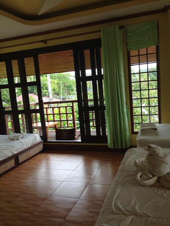 Standard Family room with balcony Hut Sun Bungalow
