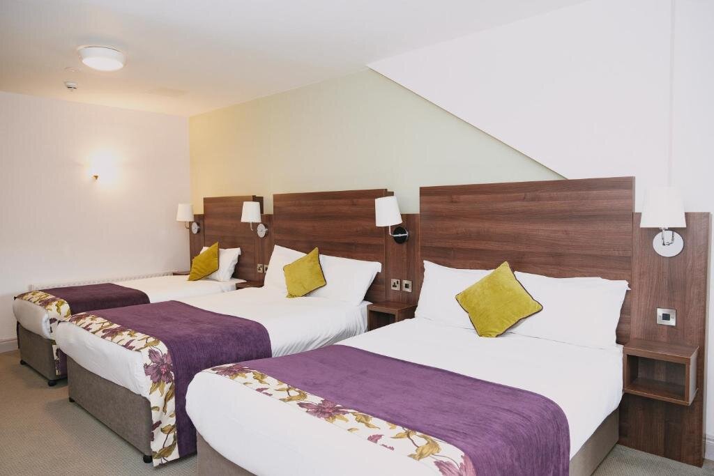 Standard Triple room Maldron Hotel, Oranmore Galway