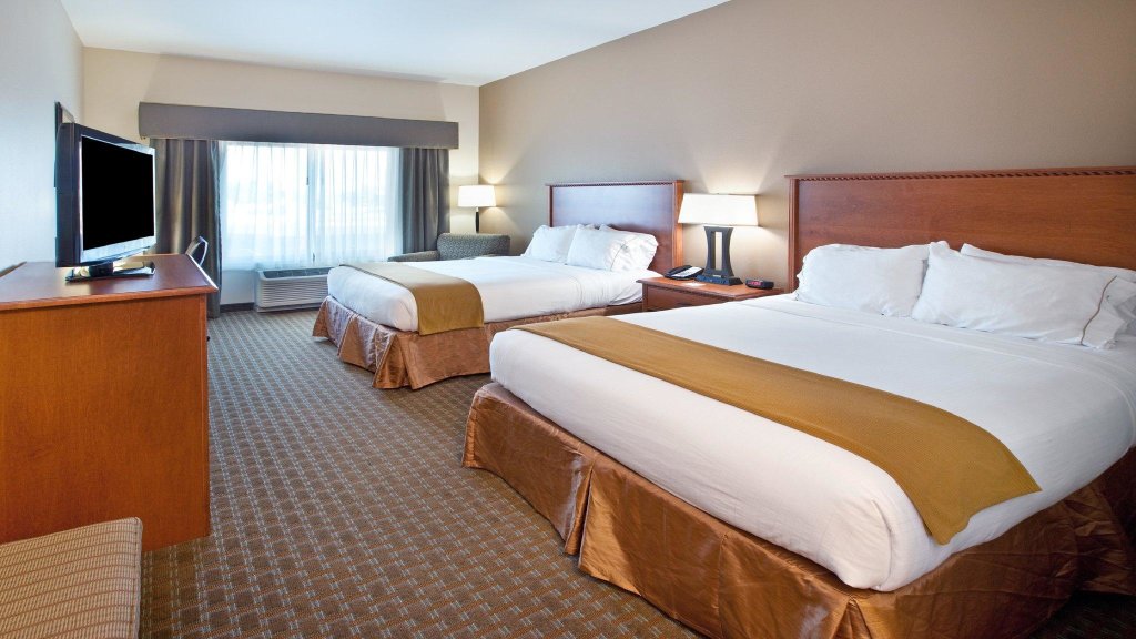 Standard Quadruple room Holiday Inn Express & Suites Sioux Falls Southwest, an IHG Hotel