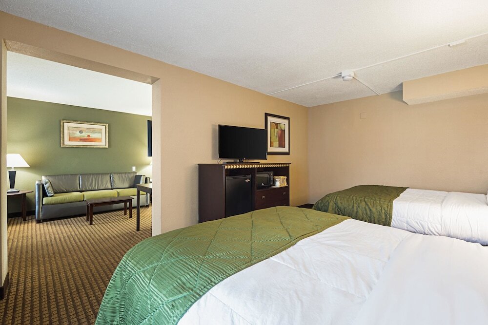 Suite Quality Inn & Suites Greenville - Haywood Mall