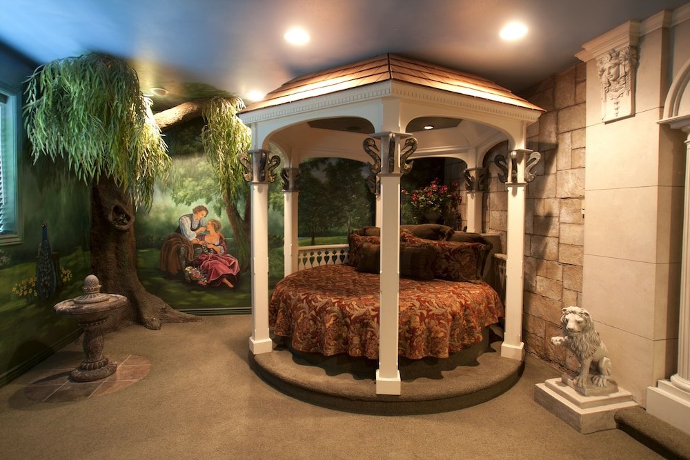 Двухместный люкс с видом на сад Black Swan Inn Luxurious Theme Rooms