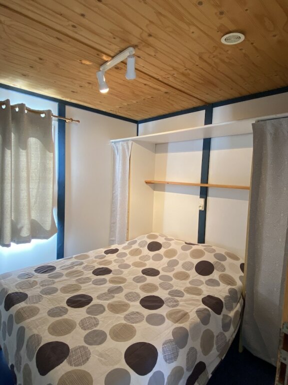 2 Bedrooms Classic Chalet Camping La Dune