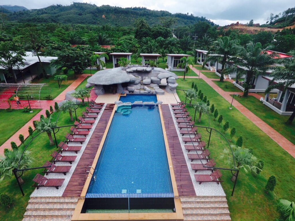 1 Bedroom Deluxe room with view Khaolak Mountain View