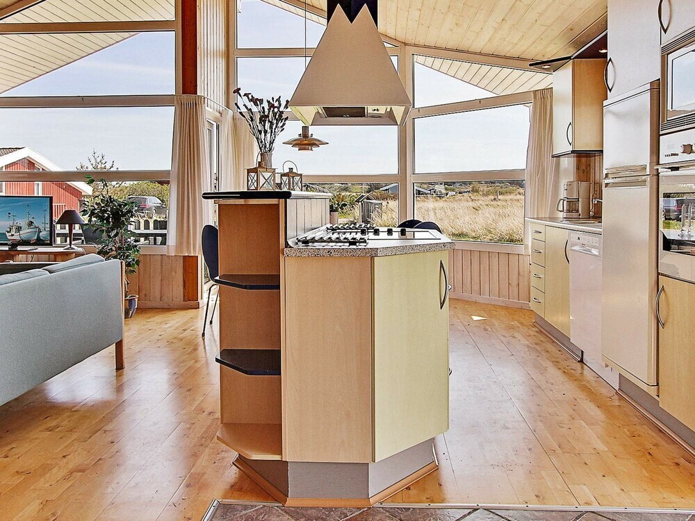 Amazing Holiday Home in Hjørring With Whirlpool 约灵