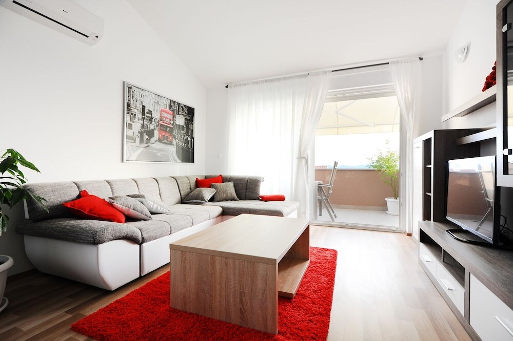 Appartamento Comfort 2 camere con balcone e con vista mare Apartments Hills