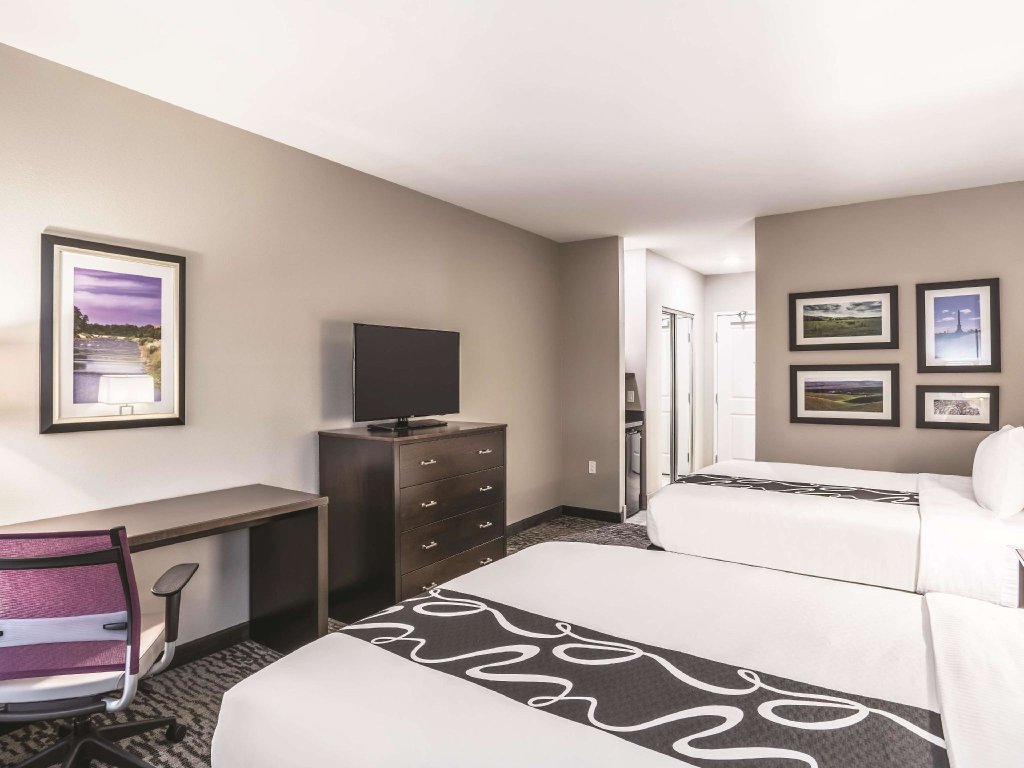 Четырёхместный номер Standard La Quinta Inn & Suites by Wyndham Walla Walla