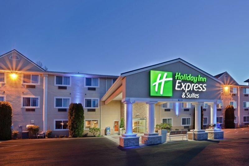 Люкс с 2 комнатами Holiday Inn Express Hotels & Suites Burlington, an IHG Hotel