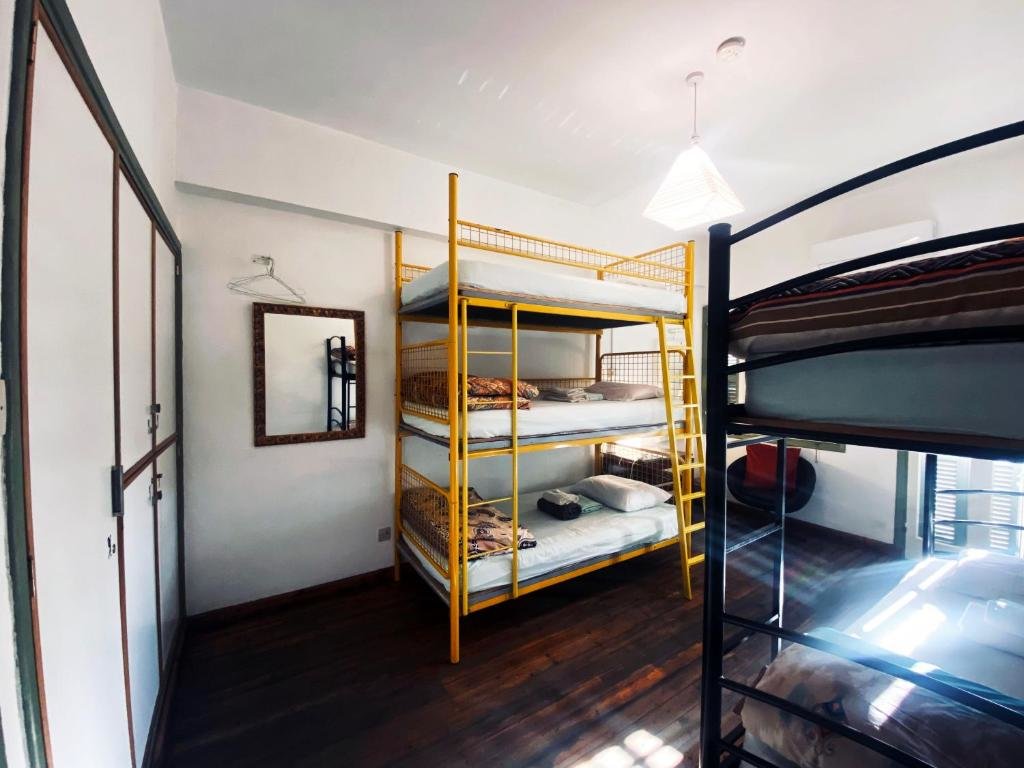 Кровать в общем номере Lima Sol House