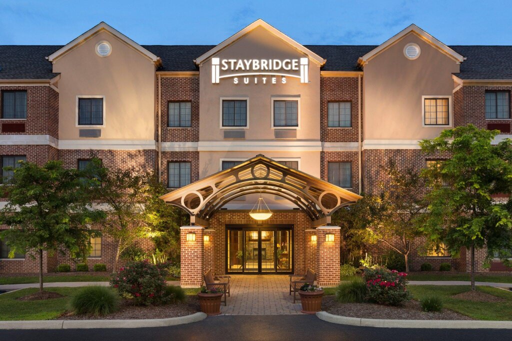 Кровать в общем номере Staybridge Suites Akron-Stow-Cuyahoga Falls, an IHG Hotel