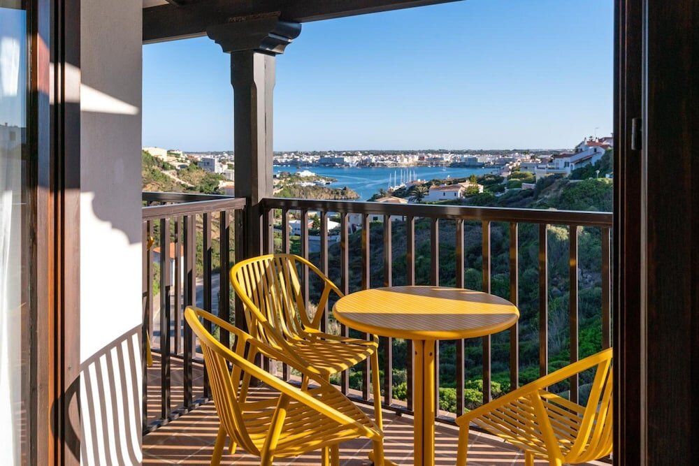 Студия с балконом и с видом на залив Calallonga Hotel Menorca