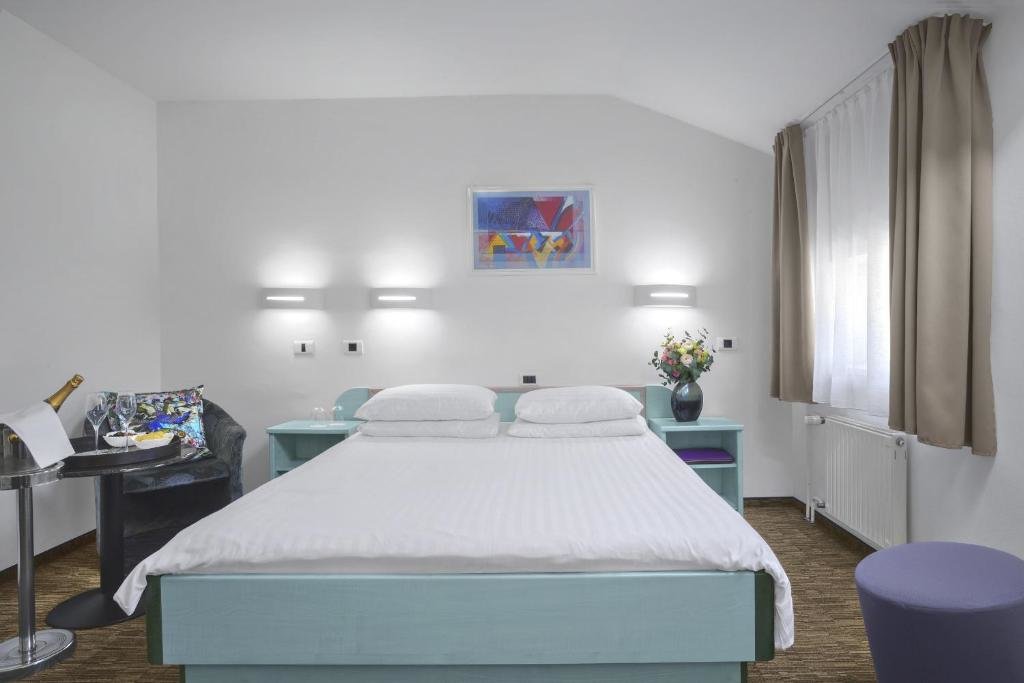 Standard Double room Lipa, Hotel & Bistro