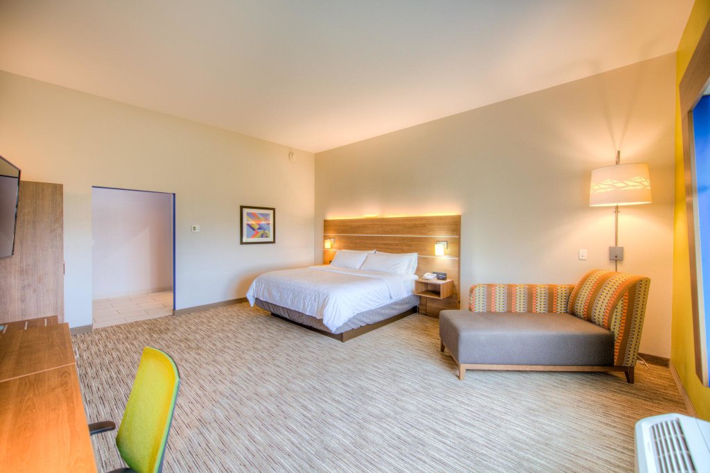 Номер Standard Holiday Inn Express & Suites - Remington, an IHG Hotel