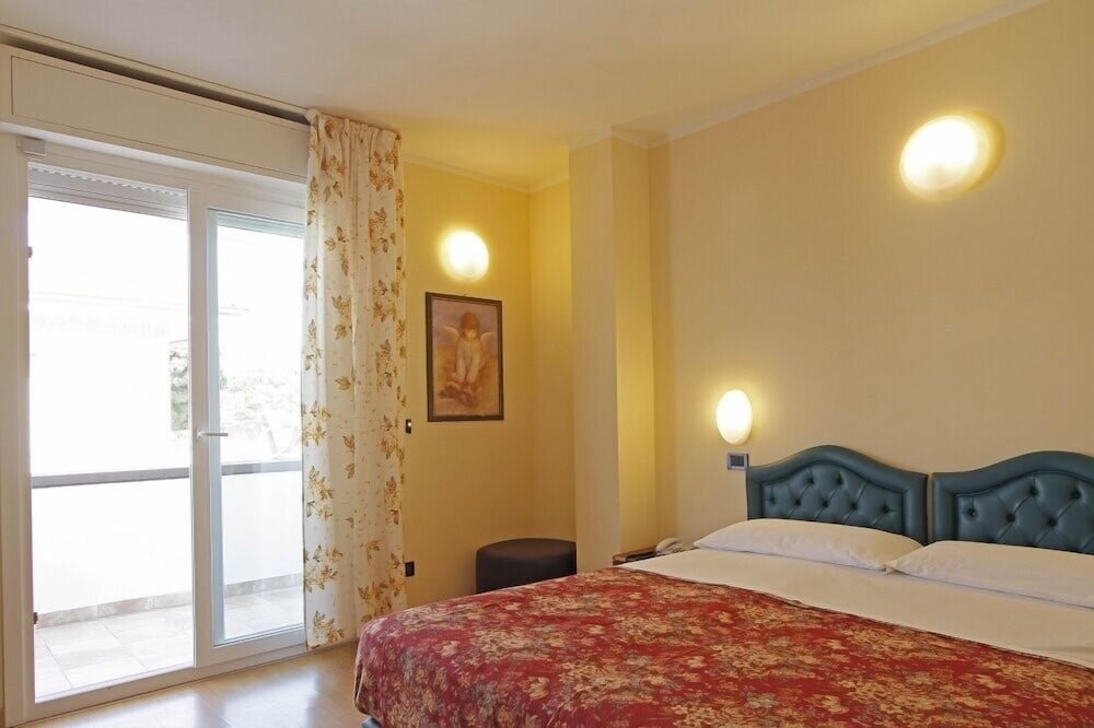 Standard Vierer Zimmer mit Balkon Hotel Milano