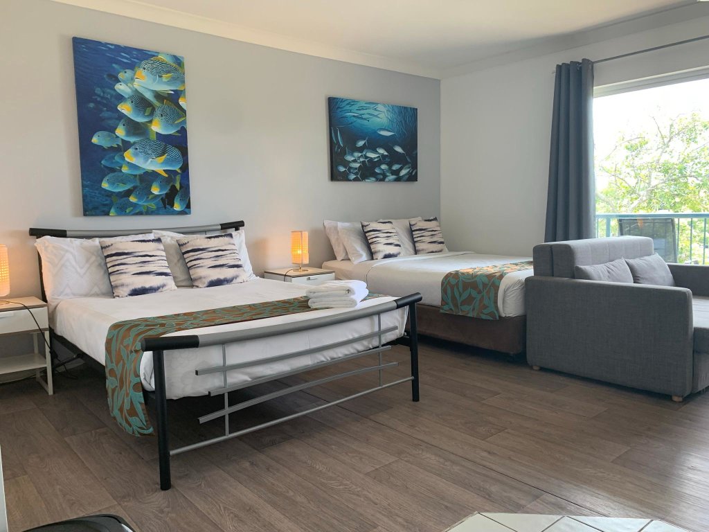 Standard Familie Zimmer mit Balkon Broadwater Keys Holiday Apartments