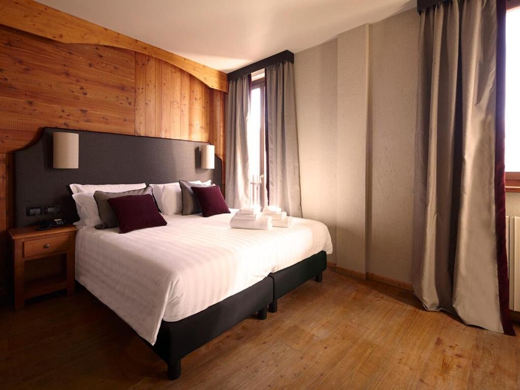Komfort Doppel Zimmer mit Bergblick Chaberton Lodge & Spa