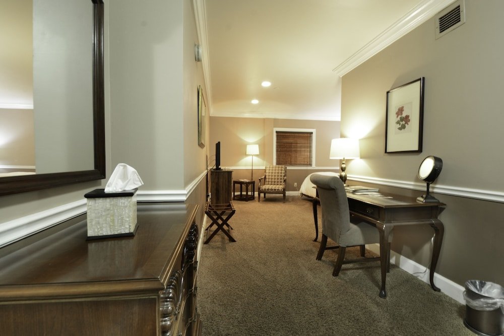 Люкс Grand The Remington Suite Hotel and Spa