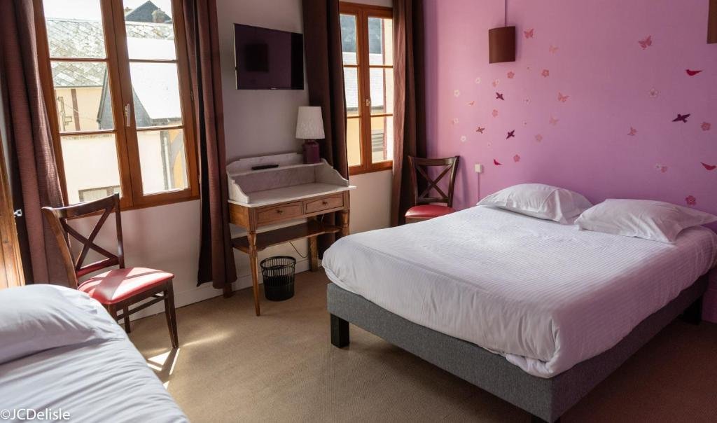 Четырёхместный номер Comfort Logis - Hotel & Restaurant La Corne d 'Abondance