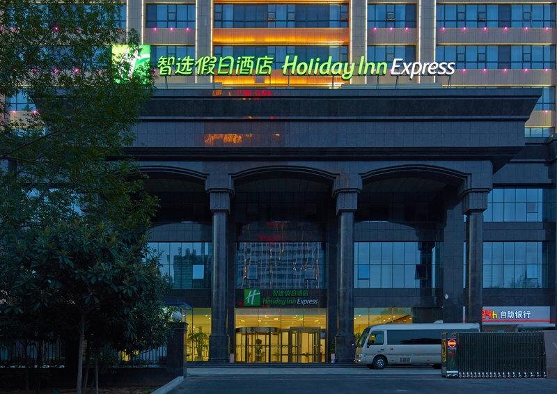 Одноместный номер Standard Holiday Inn Express Luoyang City Center, an IHG Hotel