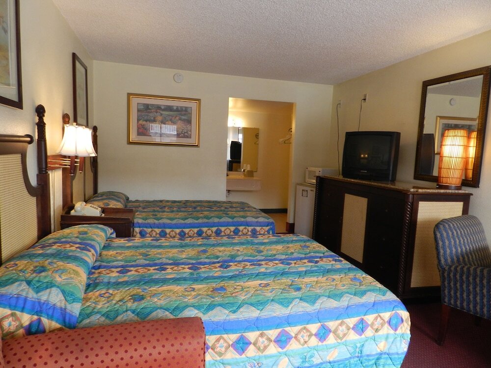 Standard Vierer Zimmer Maple Leaf Inn & Suites