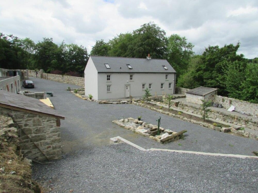 Cottage Lovely 3-Bed House at Clashganny Mill Borris
