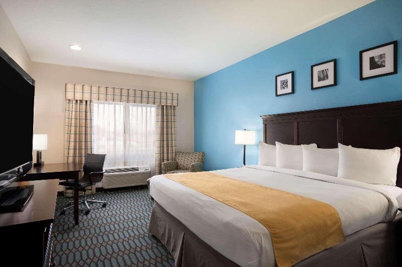 Suite Country Inn & Suites by Radisson, Lubbock, TX