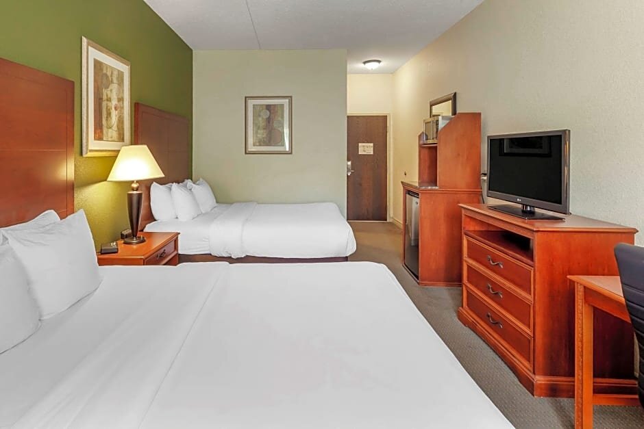 Номер Superior Comfort Inn & Suites Thousand Islands Harbour District