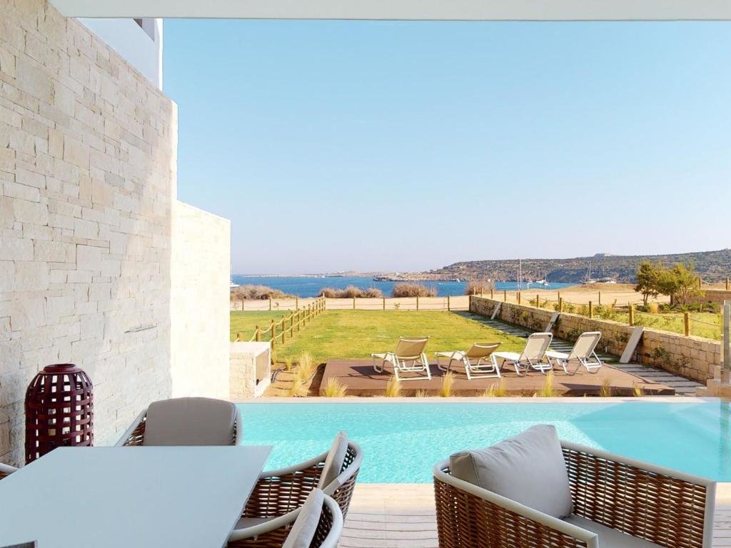 Villa Sanders Konnos Bay Athina - Breathtaking 6-Bedroom Villa On the Beach Front