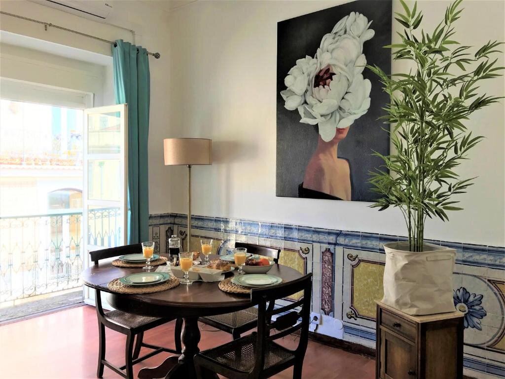 Apartment Charming Chiado 2Bedr W/Balcony and View