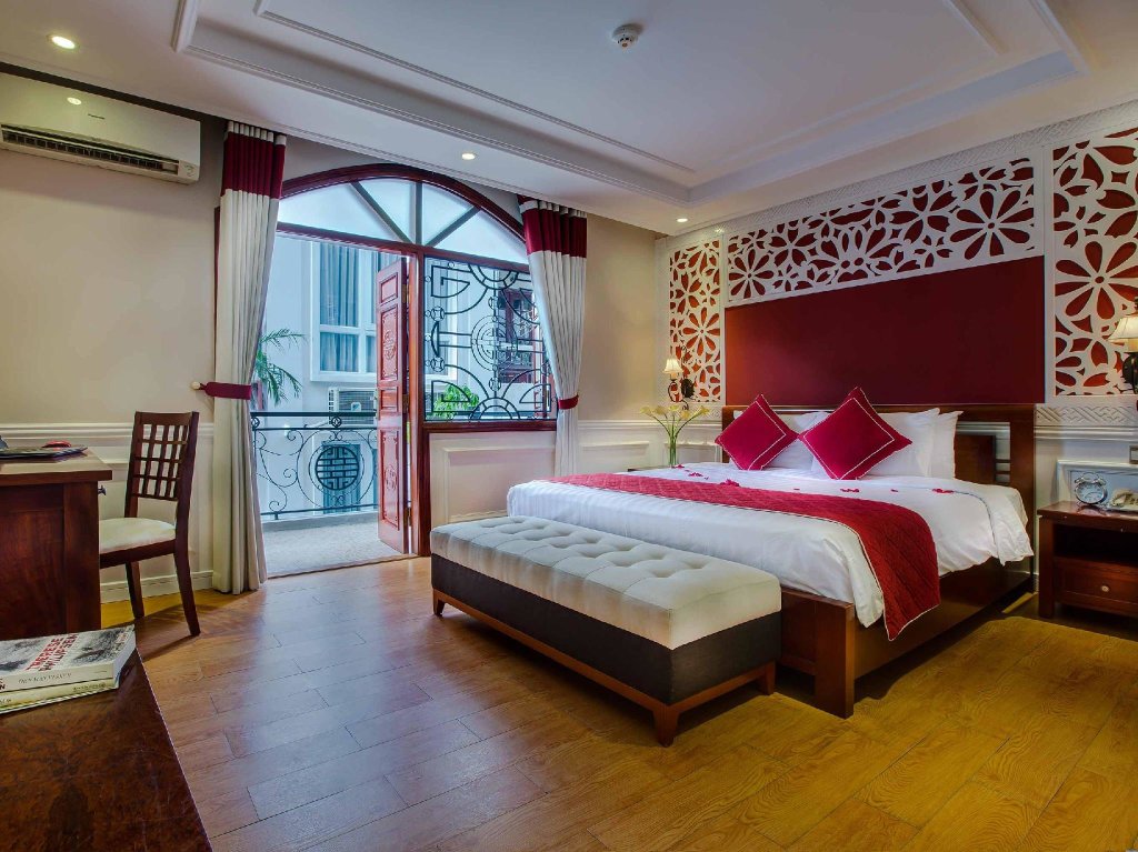 Полулюкс с балконом La Beaute De Hanoi Hotel
