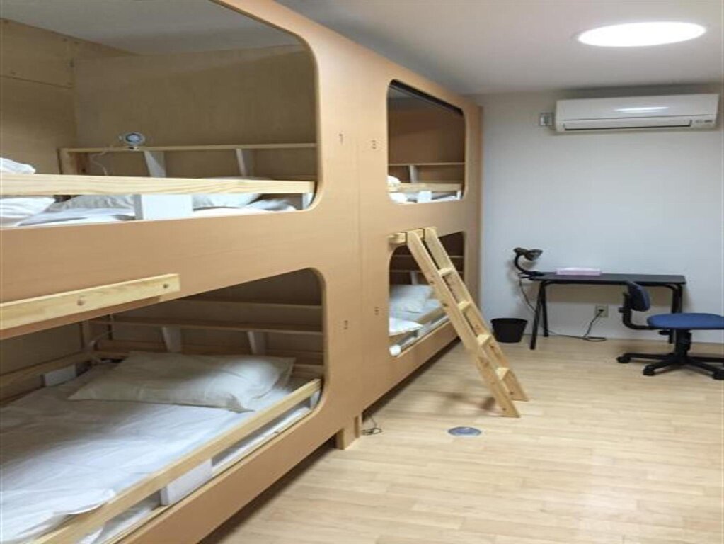 Кровать в общем номере (женский номер) Guesthouse Channel-Kan