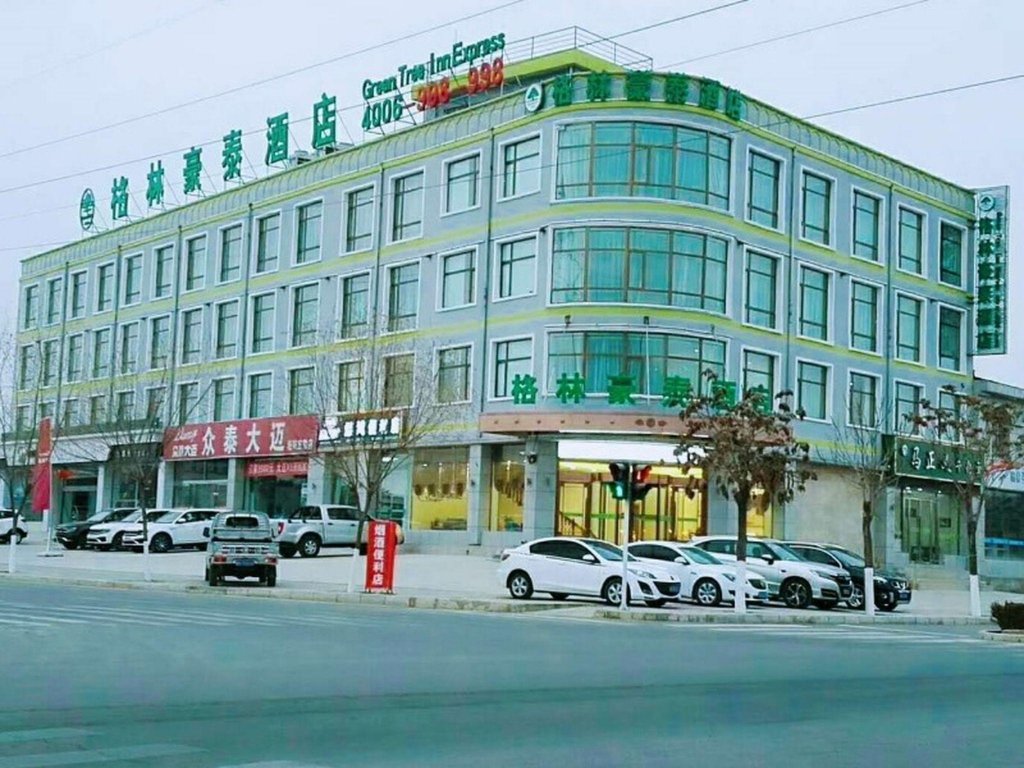 Двухместный люкс GreenTree Inn Linxia Niujinhe Avenue Express Hotel