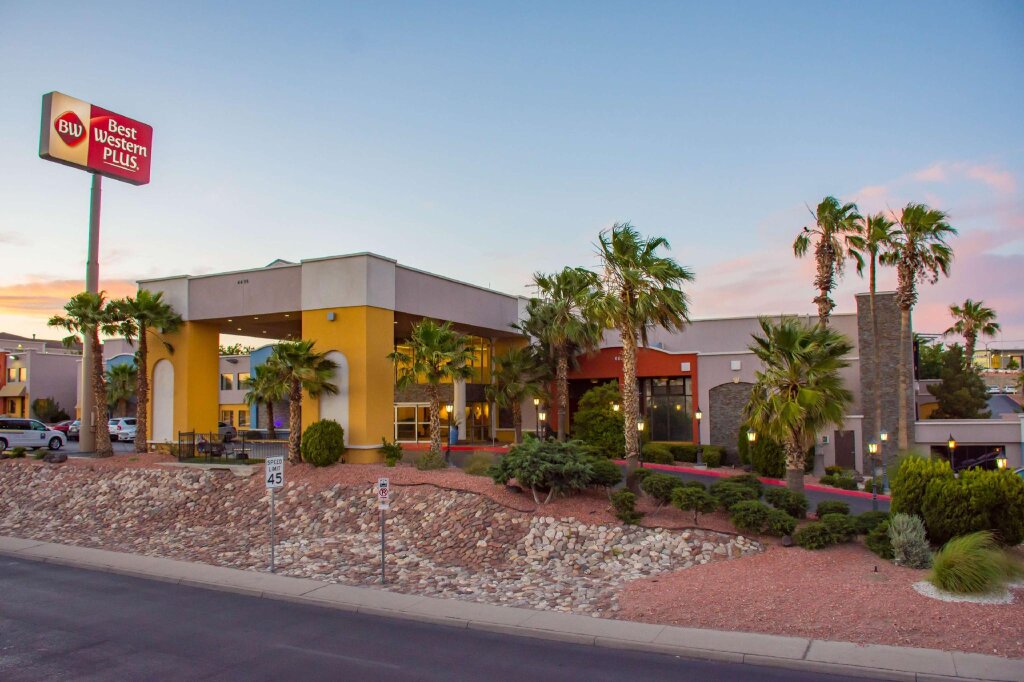 Кровать в общем номере Best Western Plus El Paso Airport Hotel & Conference Center