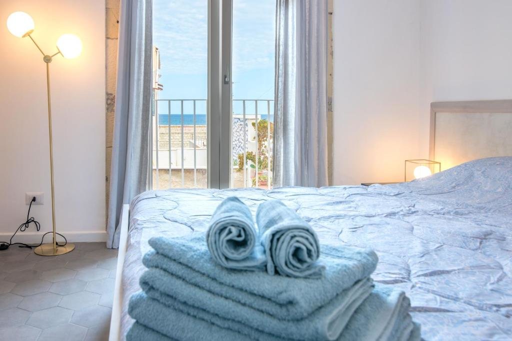 Двухместный номер Standard с балконом и с видом на море Dimora di Levante- Ortigia Holidays