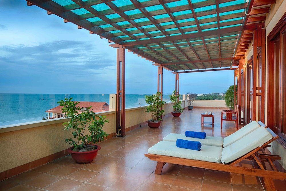 Четырёхместный номер Standard Пентхаус с балконом Sunny Beach Resort & Spa