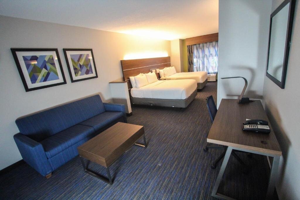 Номер Executive Holiday Inn Express Hotel & Suites Charleston - North, an IHG Hotel