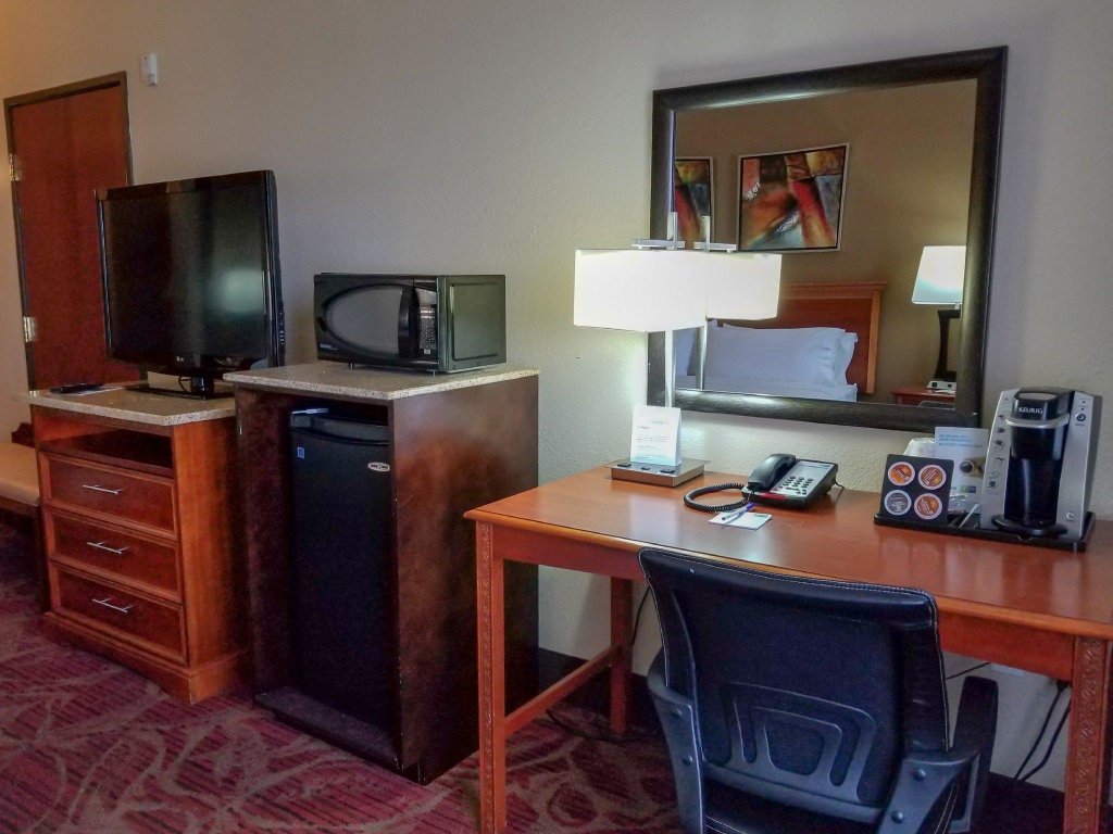 Standard Quadruple room Holiday Inn Express Hotel & Suites Orange City