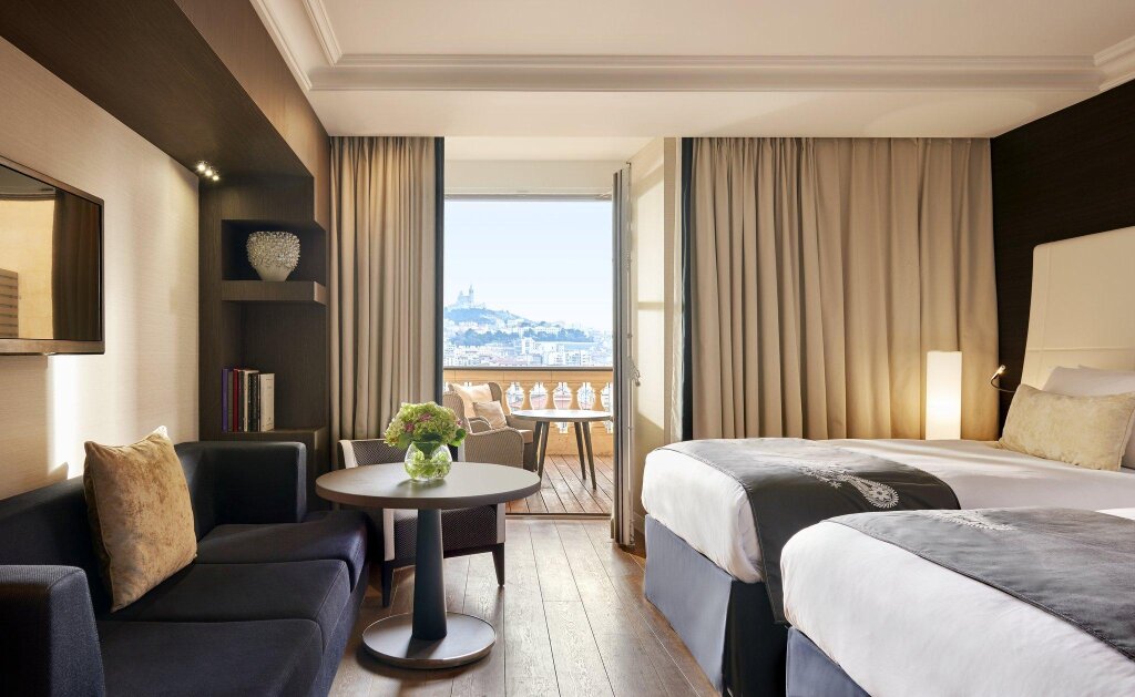 Двухместный номер Classic с балконом и с видом на гавань InterContinental Marseille - Hotel Dieu, an IHG Hotel