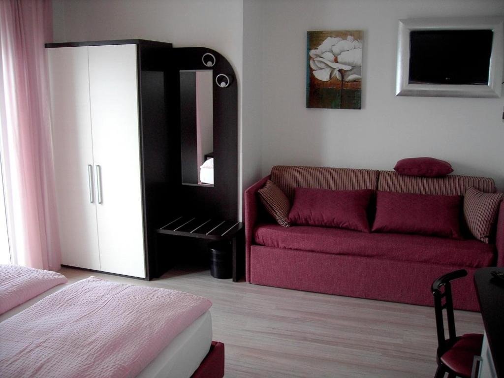 Standard Doppel Zimmer mit Balkon und mit Seeblick Hotel Villa Carmen