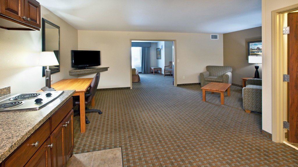 1 Bedroom Double Suite Holiday Inn Express & Suites Sioux Falls Southwest, an IHG Hotel