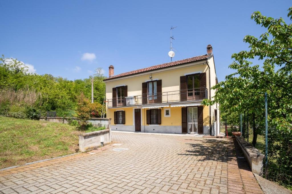 Вилла Villa Ciraldo in Monferrato with garden