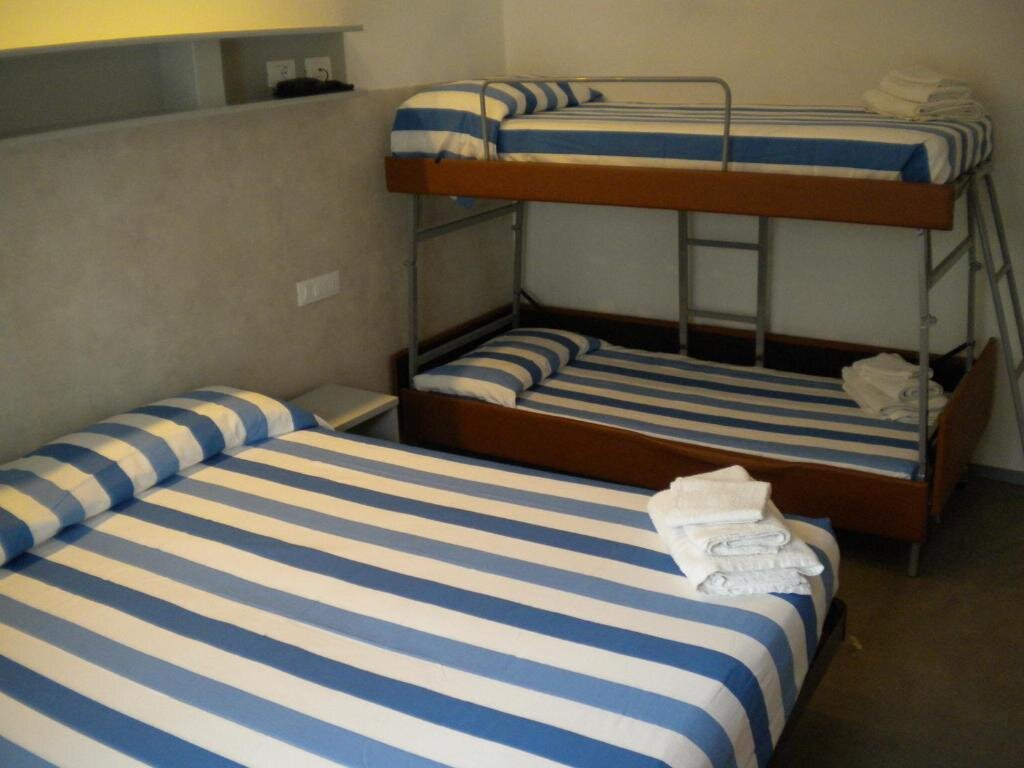 Comfort Quadruple room Hotel Ambasciata