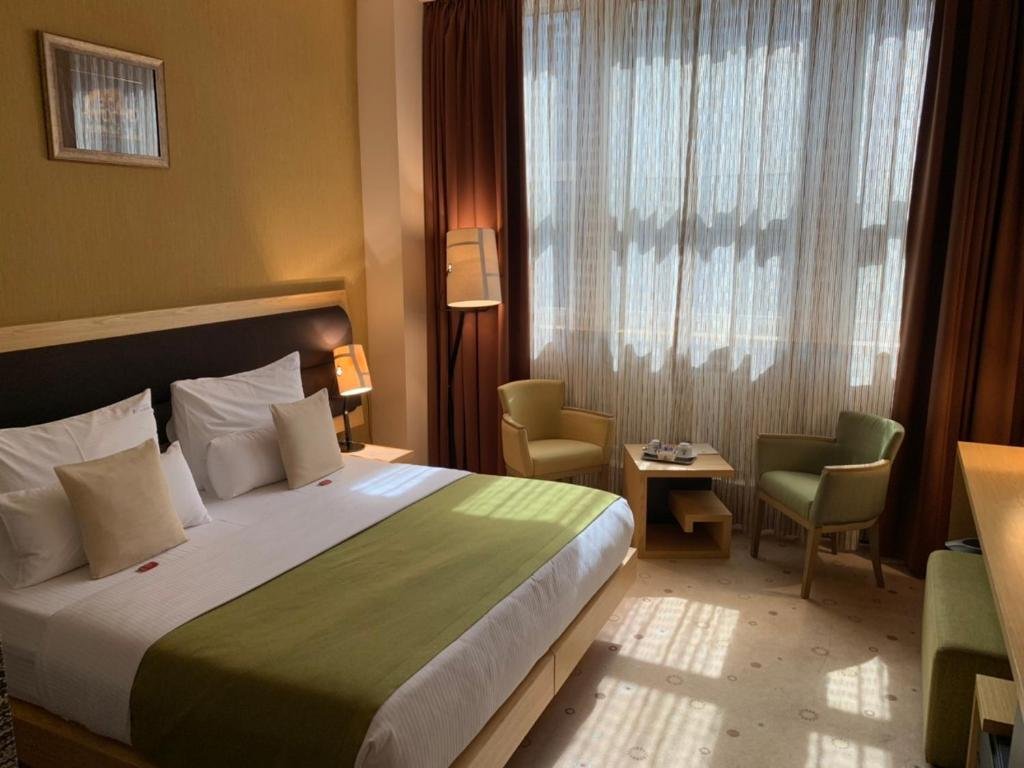Deluxe Double room Atera Business Suites