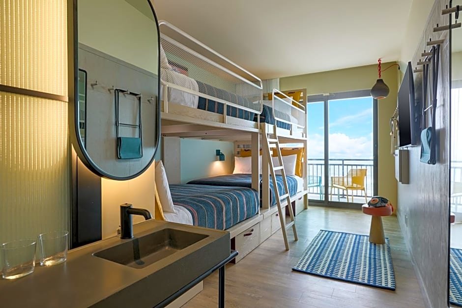 Standard room Moxy Virginia Beach Oceanfront