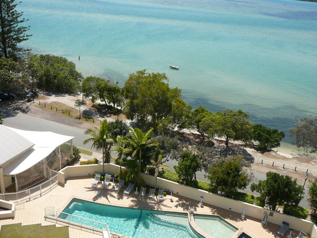 Апартаменты Moorings Beach Resort