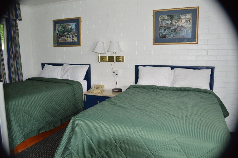 Четырёхместный номер Standard Great Lakes Motel